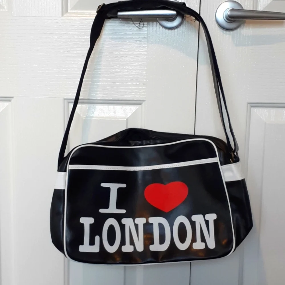 I love London black shouder large leather bag - Picture 1 of 10